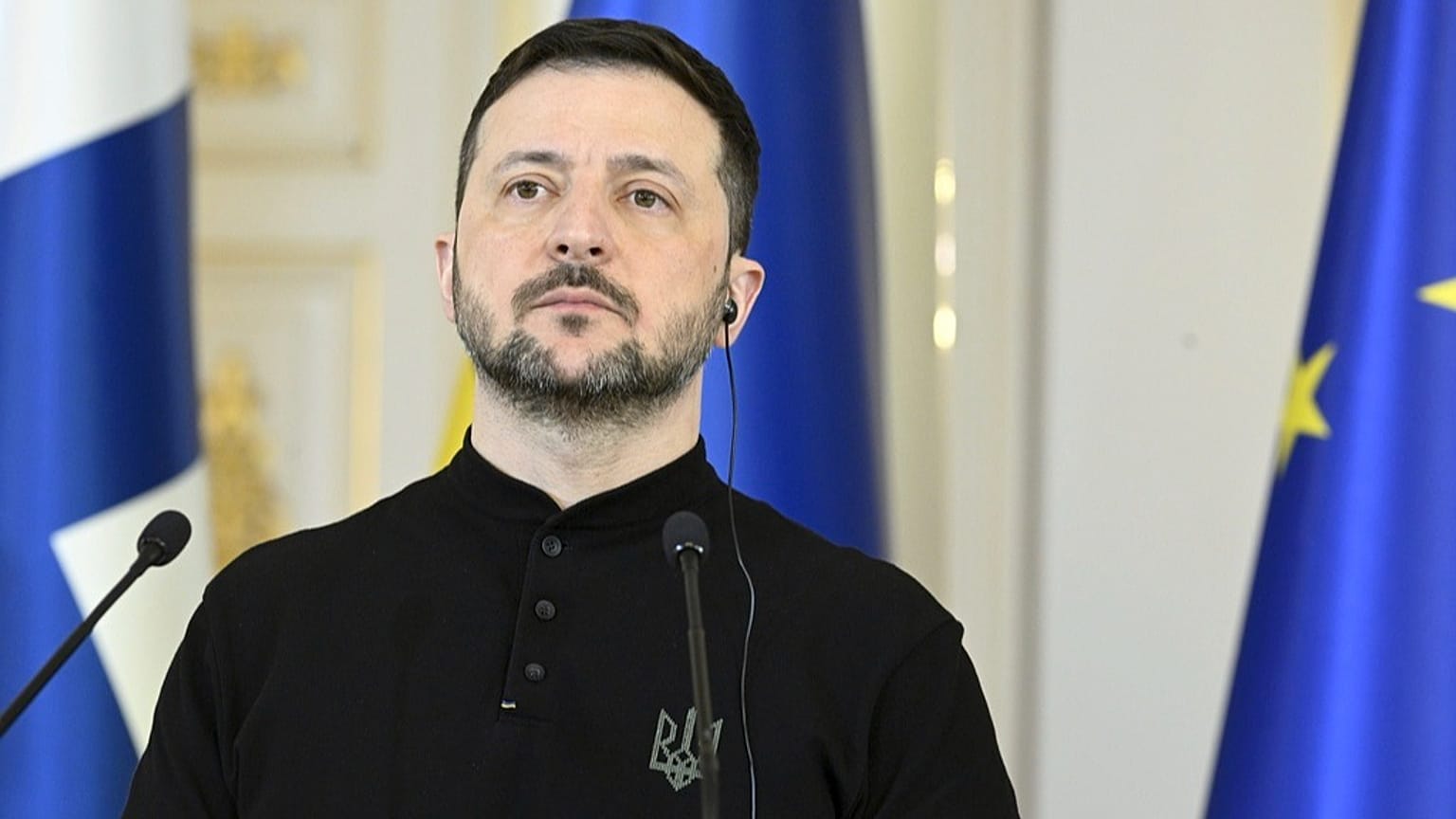 Volodymyr Zelenskyy durante o debate sobre a Europa em apoio à Ucrânia em Helsínquia, 19 de março de 2025