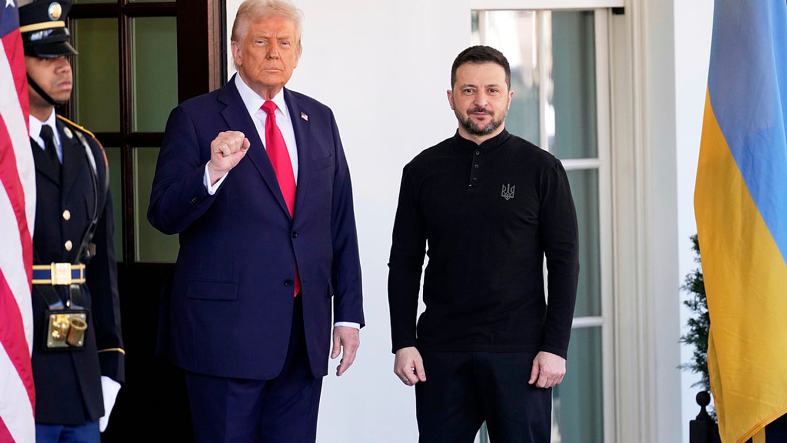 Presidente Donald Trump recebe o homólogo ucraniano, Volodymyr Zelenskyy, na Casa Branca em Washington, na sexta-feira, 28 de fevereiro de 2025.