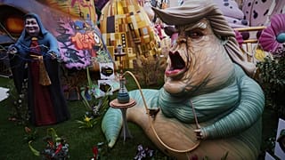 Una falla representa a Donald Trump como el malvado Jabba el Hutt, de la saga 'Star Wars'.