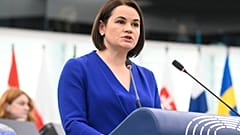 Die belarussische Oppositionsführerin Sviatlana Tsikhanouskaya hält ihre Rede im Europäischen Parlament am Dienstag, den 11. März 2025 in Straßburg, Ostfrankreich.