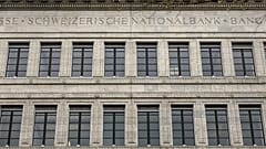 Άποψη της πρόσοψης της Ελβετικής Εθνικής Τράπεζας, στη Ζυρίχη της Ελβετίας, την Πέμπτη 23 Μαρτίου 2023. 