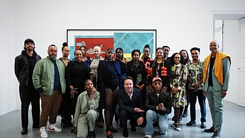 Grup bir araya geliyor: Pharrell Williams, Emmanuel Perrotin, Louise Thurin ve sergiye katılan diğer sanatçılar