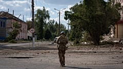 A Ukrainian soldier walks in the city centre of Sudzha in the Kursk region, 16 August, 2024
