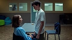 Owen Cooper ve Erin Doherty 'Ergenlik' filminde 