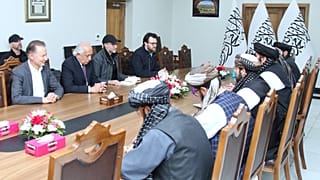 وفد أمريكي يتلقي بحركة طالبان في كابول