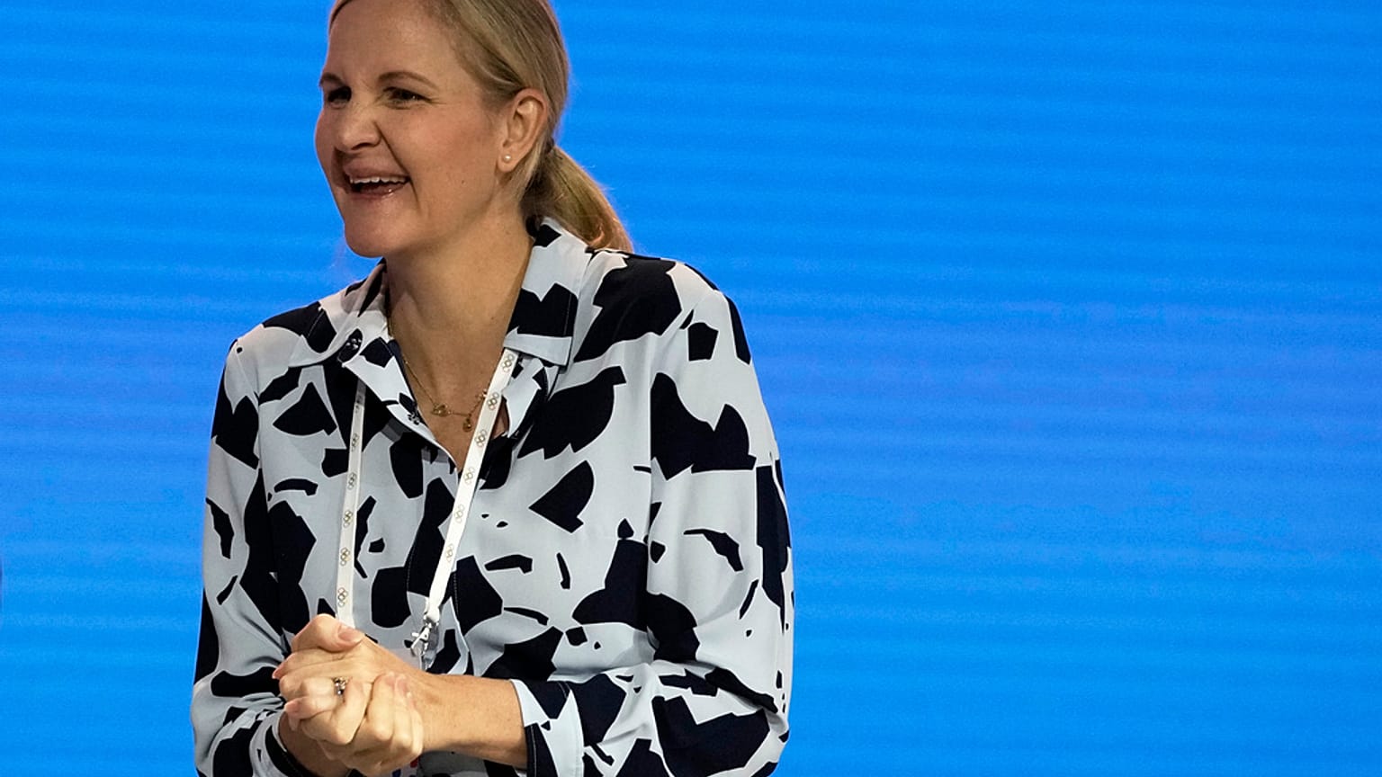 Kirsty Coventry, doble campeona olímpica, se convierte en la primera mujer en presidir el COI