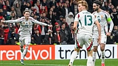 A gólszerző Schäfer András (13), Bolla Bendegúz és Szoboszlai Dominik az egyenlítő gól után az isztambuli török-magyar NL-mérkőzésen 2025.03.20-án.