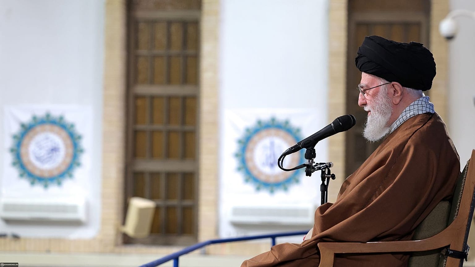 علی خامنه‌ای