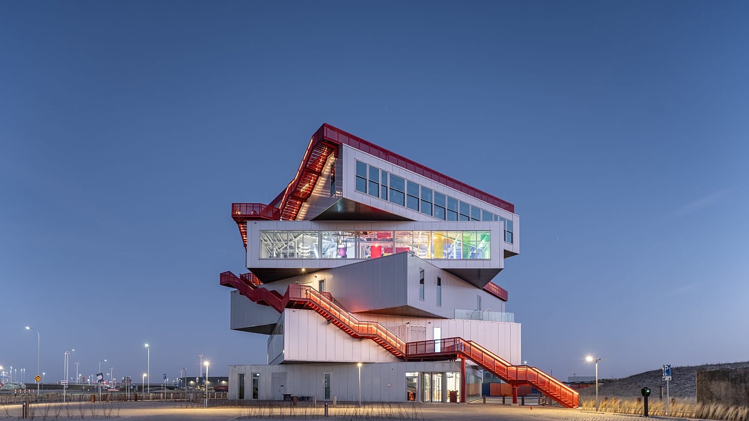 El puerto de Rotterdam acoge el nuevo centro de visitantes y exposiciones Portlantis