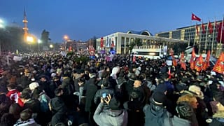 Binlerce kişi, İmamoğlu'nun gözaltına alınmasından üç gün sonra yine Saraçhane'deydi