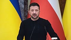 Präsident Wolodymyr Selenskyj spricht während einer gemeinsamen Pressekonferenz mit dem tschechischen Präsidenten Petr Pavel in Kiew, Ukraine, Freitag, 21. März 2025.