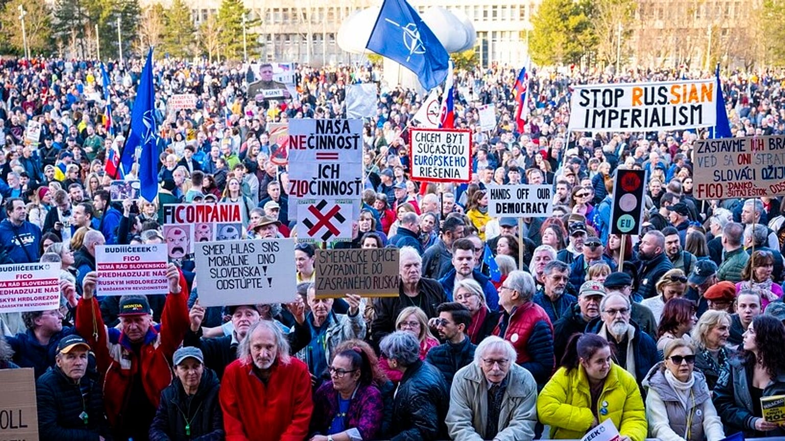Manifestación "Eslovaquia es Europa" en Bratislava el 7 de marzo de 2025.