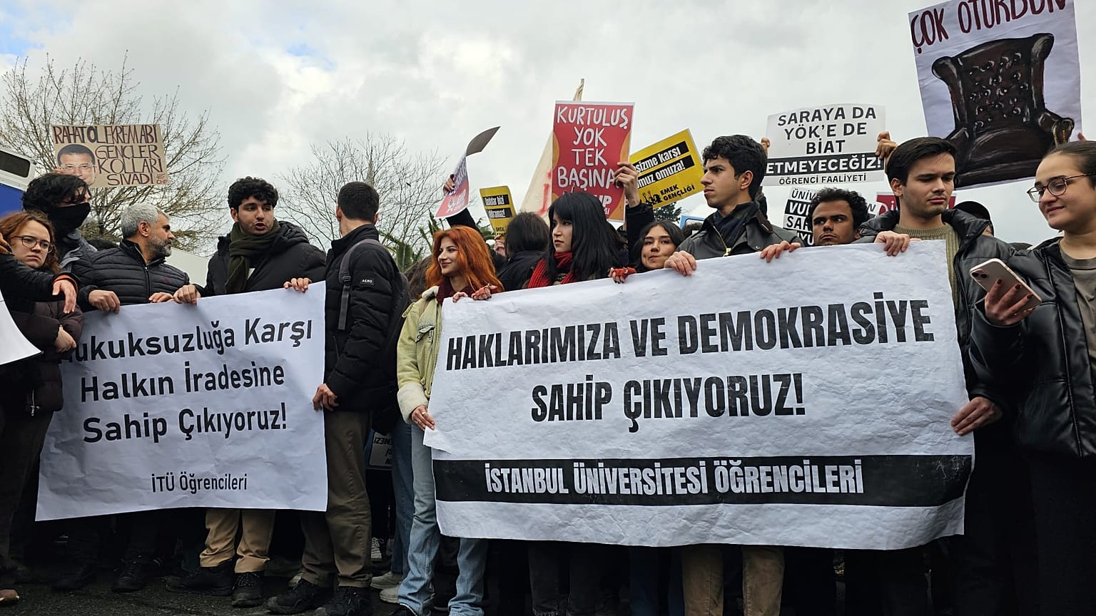 Protestolarda üniversite öğrencileri de önemli rol oynuyor.