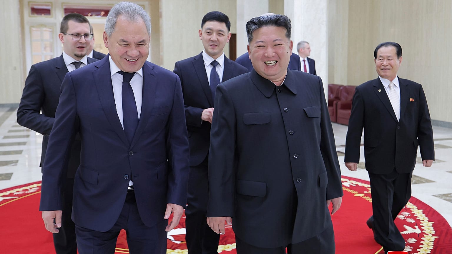 Сергей Шойгу и Ким Чен Ын в Пхеньяне