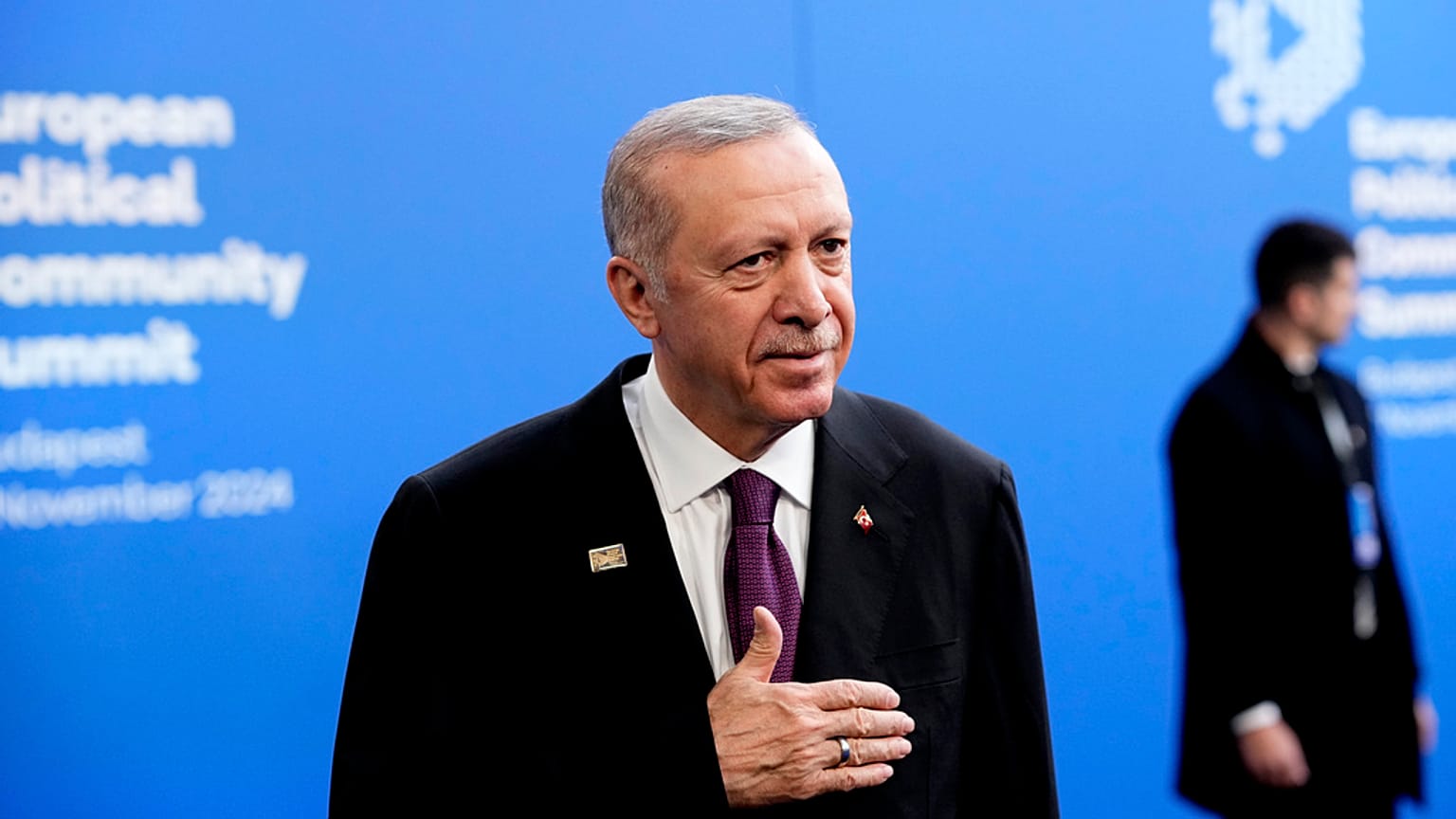 Erdoğan, 7 Kasım 2024 Perşembe günü Macaristan'ın Budapeşte kentindeki Puskas Arena'da düzenlenen Avrupa Siyasi Topluluğu (APC) Zirvesi'nde.