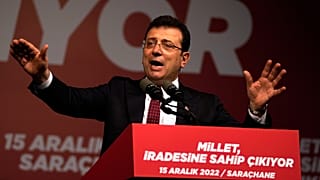 Istanbul Mayor Ekrem İmamoğlu speaks to his supporters in front of the municipal building in Istanbul, 15 December, 2022