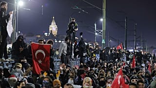 University students sit at Galata bridge during a protest after Istanbul's Mayor Ekrem İmamoğlu was arrested and sent to prison in Istanbul, 24 March, 2025