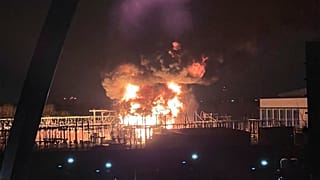 L'incendio alla sottostazione elettrica di North Hyde, vicino all'aeroporto di Heathrow a Londra, 21 marzo 2025