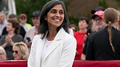 DATEI - Usha Vance bei einer Wahlkampfveranstaltung am 1. November 2024 in Selma, N.C. (AP Photo/Allison Joyce, Datei)