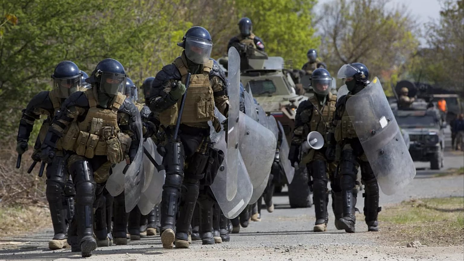 Kosova'da NATO öncülüğündeki barışı koruma misyonunda (KFOR) görev yapan Sloven askerler, Kosova Güvenlik Güçleri, Kosova Polisi ve AB ile ortak bir askeri tatbikata katılıyor