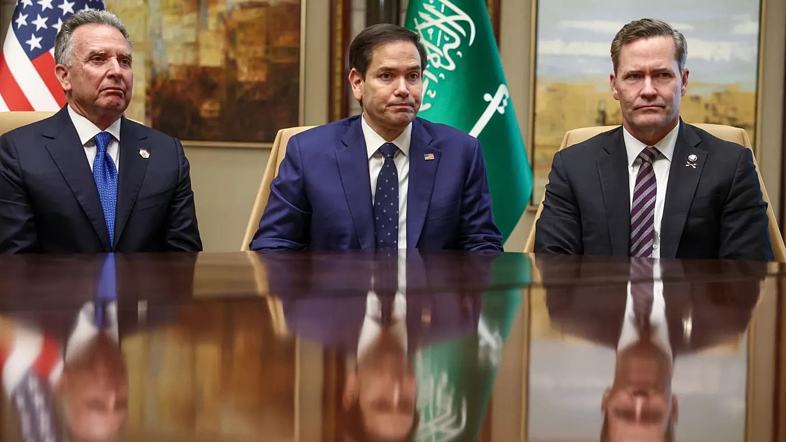 El secretario de Estado de EE.UU., Marco Rubio, el asesor de Seguridad nacional, Mike Waltz, y el enviado de EE.UU. para Oriente Medio, Steve Witkoff, en una reunión en Riad.
