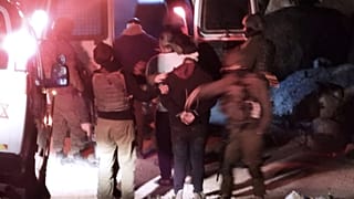 Hamdan Ballal, co-realizador palestiniano do documentário vencedor de um Óscar, No Other Land, é detido pelo exército israelita na sua casa na Cisjordânia ocupada por Israel.
