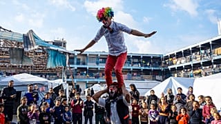 Watch: The circus team spreading Ramadan joy in Gaza