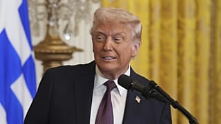 O Presidente Donald Trump discursa durante uma receção para celebrar o Dia da Independência da Grécia na Sala Leste da Casa Branca. 24 de março de 2025.