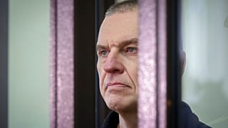 Dziennikarz Andrzej Poczobut w trakcie rozprawy w sądzie w Grodnie na Białorusi, 16 stycznia 2023 roku.