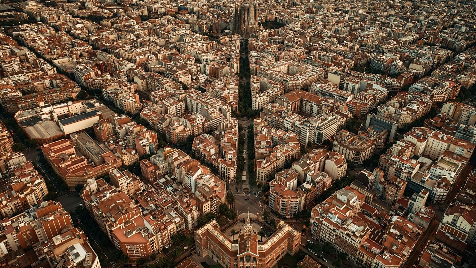 Une étude révèle qu'une réduction de 25 % de la circulation à Barcelone permettrait d'éviter environ 200 décès prématurés par an liés à la pollution.