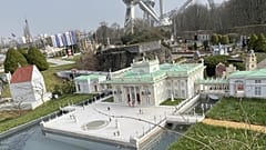 Palac na Wyspie w parku Mini-Europa