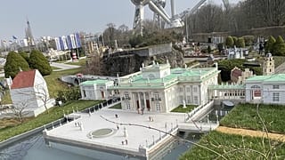 Palac na Wyspie w parku Mini-Europa