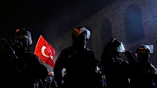 İstanbul'daki eylemlerdeki polisler