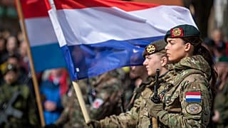 Солдаты армии Нидерландов принимают участие в праздновании 20-летия вступления Литвы в НАТО.