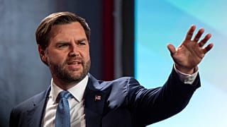 Ο αντιπρόεδρος JD Vance αποχωρεί μετά την ομιλία του στο συνέδριο των πόλεων του Κογκρέσου του Εθνικού Συνδέσμου Πόλεων, τη Δευτέρα 10 Μαρτίου 2025, στην Ουάσιγκτον.
