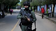 La Policía patrulla Tibú, en la región nororiental del Catatumbo, Colombia, el lunes 20 de enero de 2025
