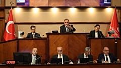 Nuri Aslan (orta üstte) İmamoğlu başkanlığında da Meclis 1. Başkan Vekili olarak görev yapıyordu.