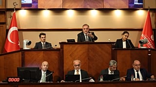 Nuri Aslan (orta üstte) İmamoğlu başkanlığında da Meclis 1. Başkan Vekili olarak görev yapıyordu.
