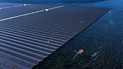  Um parque solar flutuante está a funcionar no lago Cottbuser Ostsee, perto de Cottbus, na Alemanha.