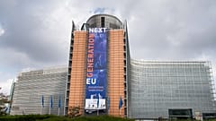 Berlaymont binasının önündeki 'Avrupa için Kurtarma Planı' pankartı.