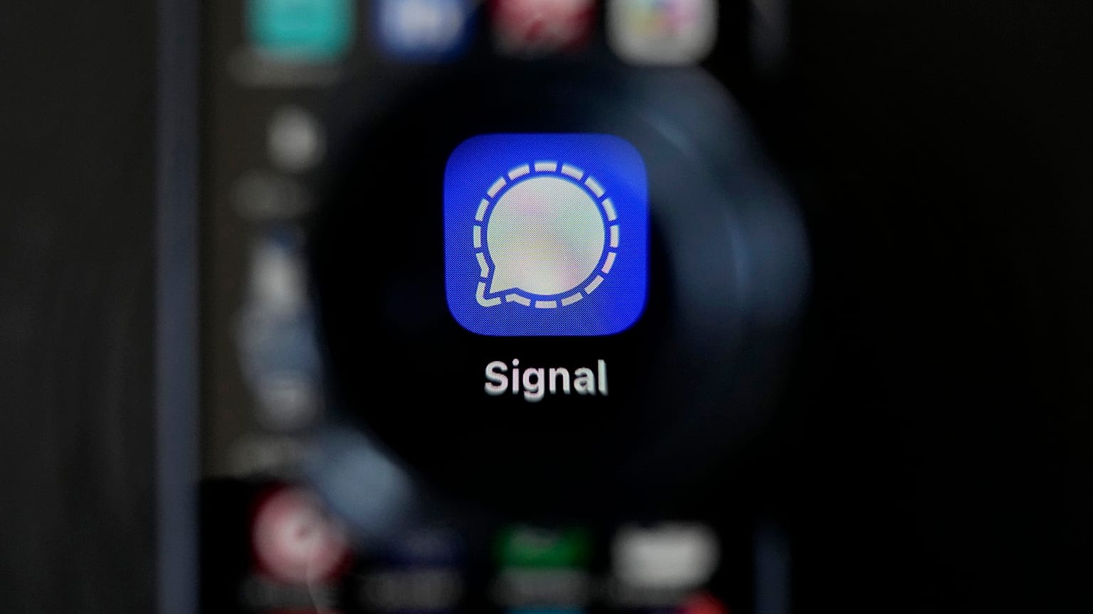 A Signal alkalmazás egy mobiltelefonon San Franciscóban