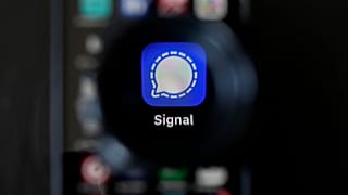 برنامه سیگنال بر روی تلفن همراه در سانفرانسیسکو، 18 مارس 2025 نشان داده می شود. 