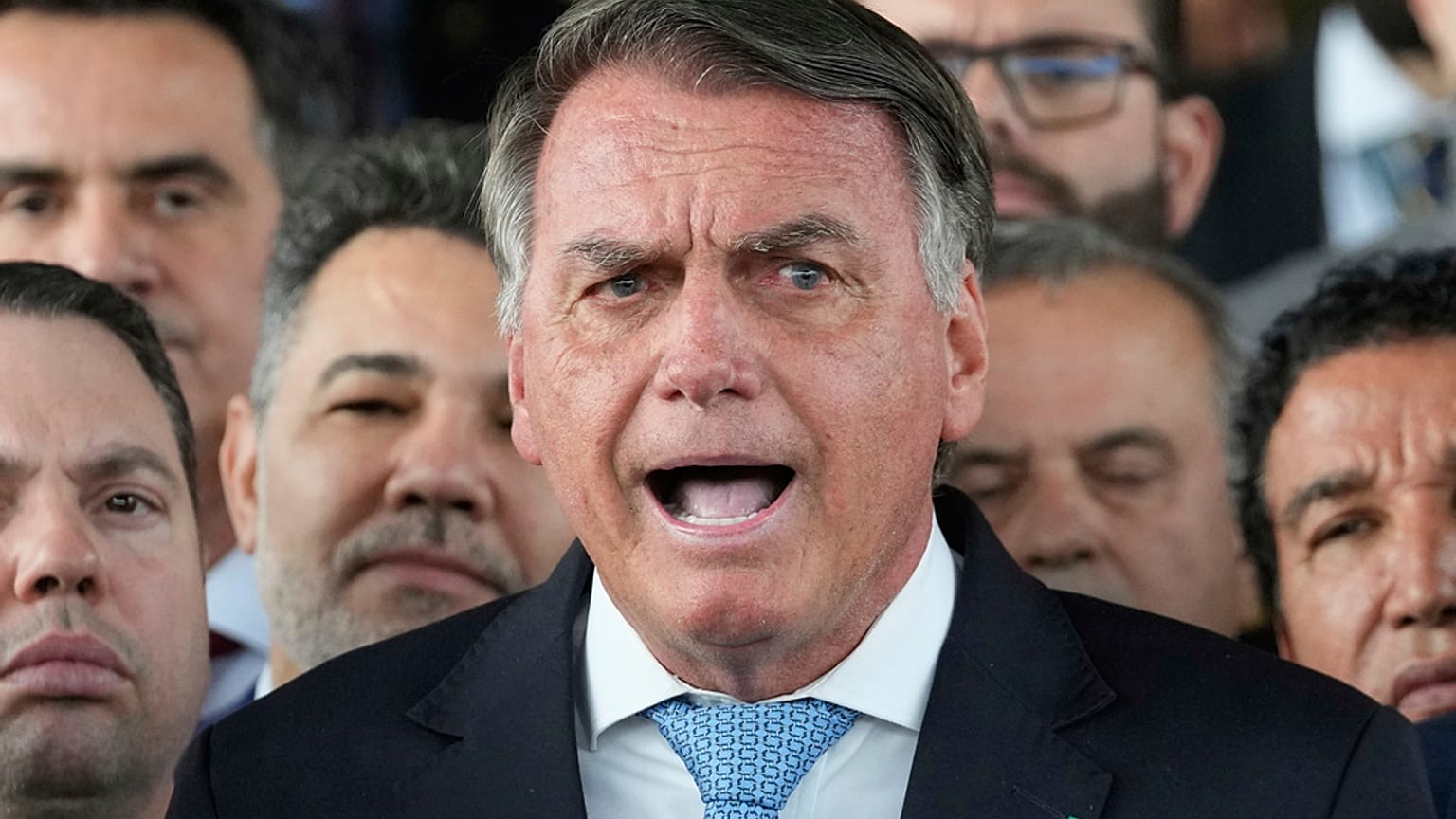 Były prezydent Brazylii Jair Bolsonaro przemawia do prasy w Kongresie w Brasilii w Brazylii, w środę 26 marca 2025 r.