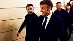 Βολοντιμίρ Ζελένσκι και Εμανουέλ Μακρόν πριν την σύνοδο των ηγετών
