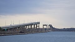 Baltimore'da, 26 Mart 2025 Çarşamba günü Francis Scott Key Köprüsü'nün kalan kısımları görülüyor.