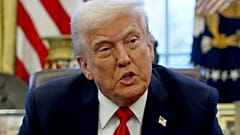 US-Präsident Donald Trump spricht zu Reportern im Oval Office des Weißen Hauses in Washington am Mittwoch, 26. März 2025. (Pool via AP)