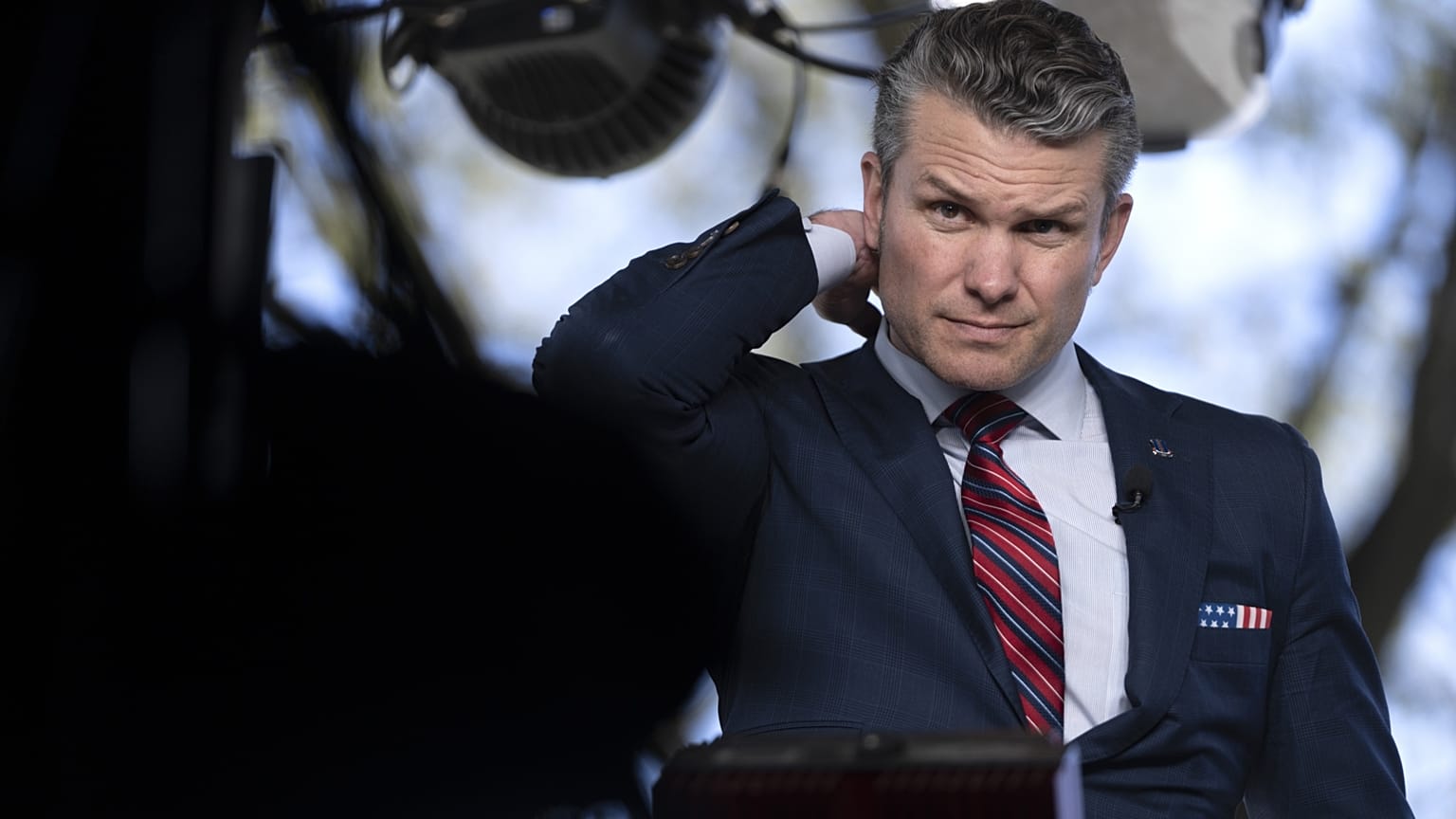 Pete Hegseth amerikai védelmi miniszter a Fehér Háznál