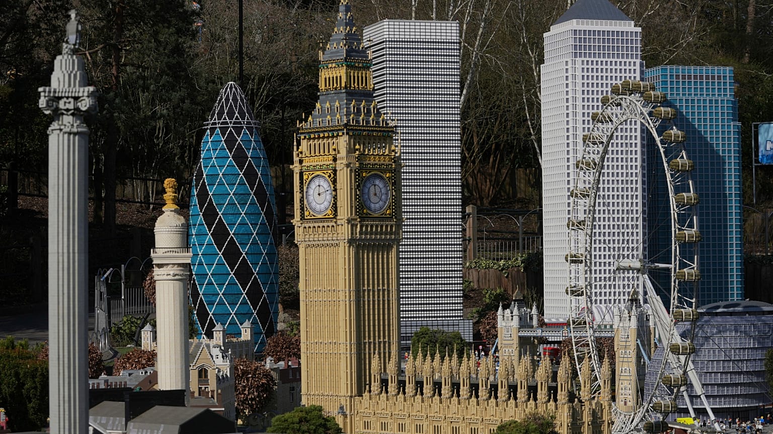 La nouvelle attraction de Legoland présente des sculptures des bâtiments emblématiques de Londres, réalisées avec plus de deux millions de briques Lego, à Windsor, en Angleterre, le mercredi 26 mars 2025.