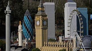 La nouvelle attraction de Legoland présente des sculptures des bâtiments emblématiques de Londres, réalisées avec plus de deux millions de briques Lego, à Windsor, en Angleterre, le mercredi 26 mars 2025.