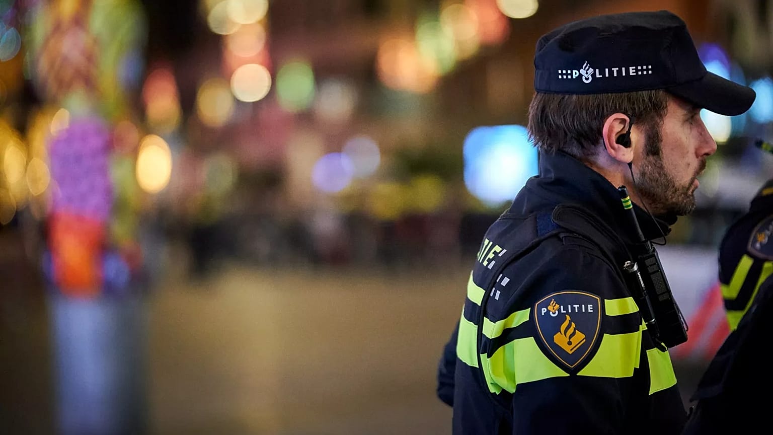 FILE: A holland rendőrség egy bevásárlóutcát biztosít egy késeléses incidens után Hágában, 2019. november 29.